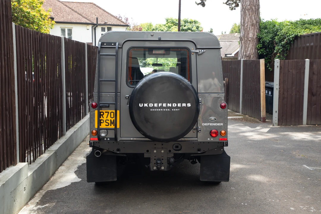 2014 Land Rover Defender 110 - Image 10 of 31