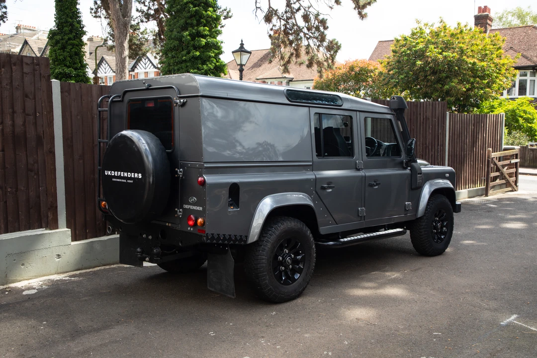 2014 Land Rover Defender 110 - Image 5 of 31