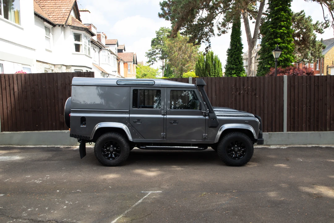 2014 Land Rover Defender 110 - Image 13 of 31