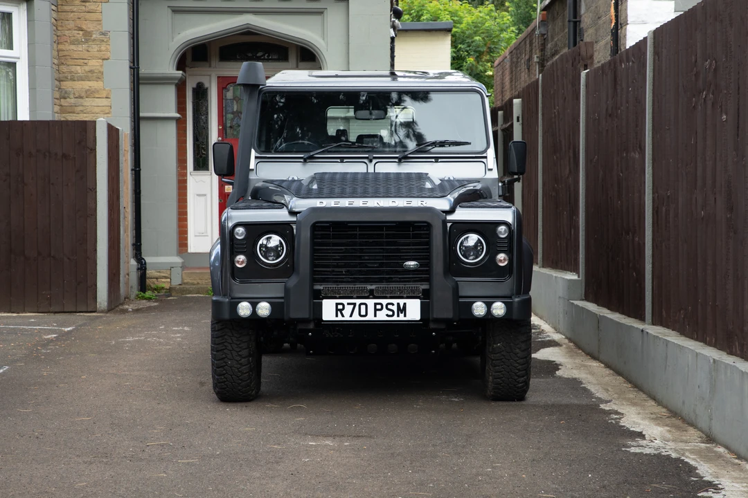 2014 Land Rover Defender 110 - Image 19 of 31