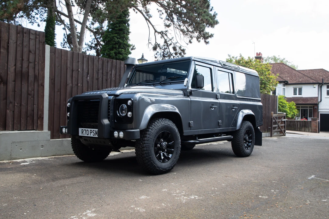 2014 Land Rover Defender 110 - Image 9 of 31