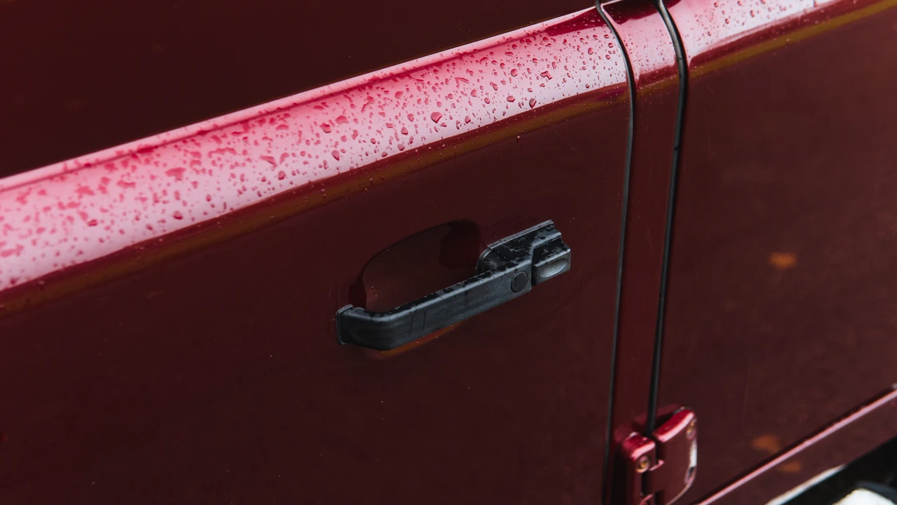 2014 Land Rover Defender 110 - Image 14 of 31