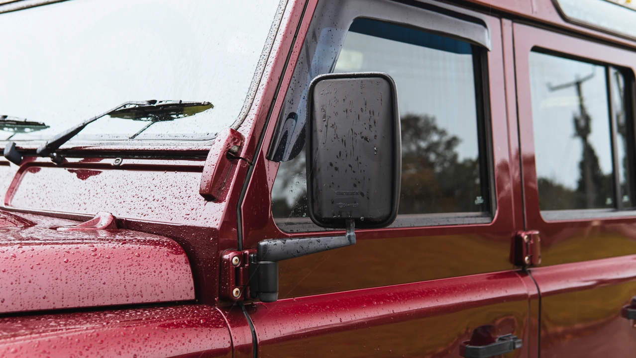 2014 Land Rover Defender 110 - Image 17 of 31
