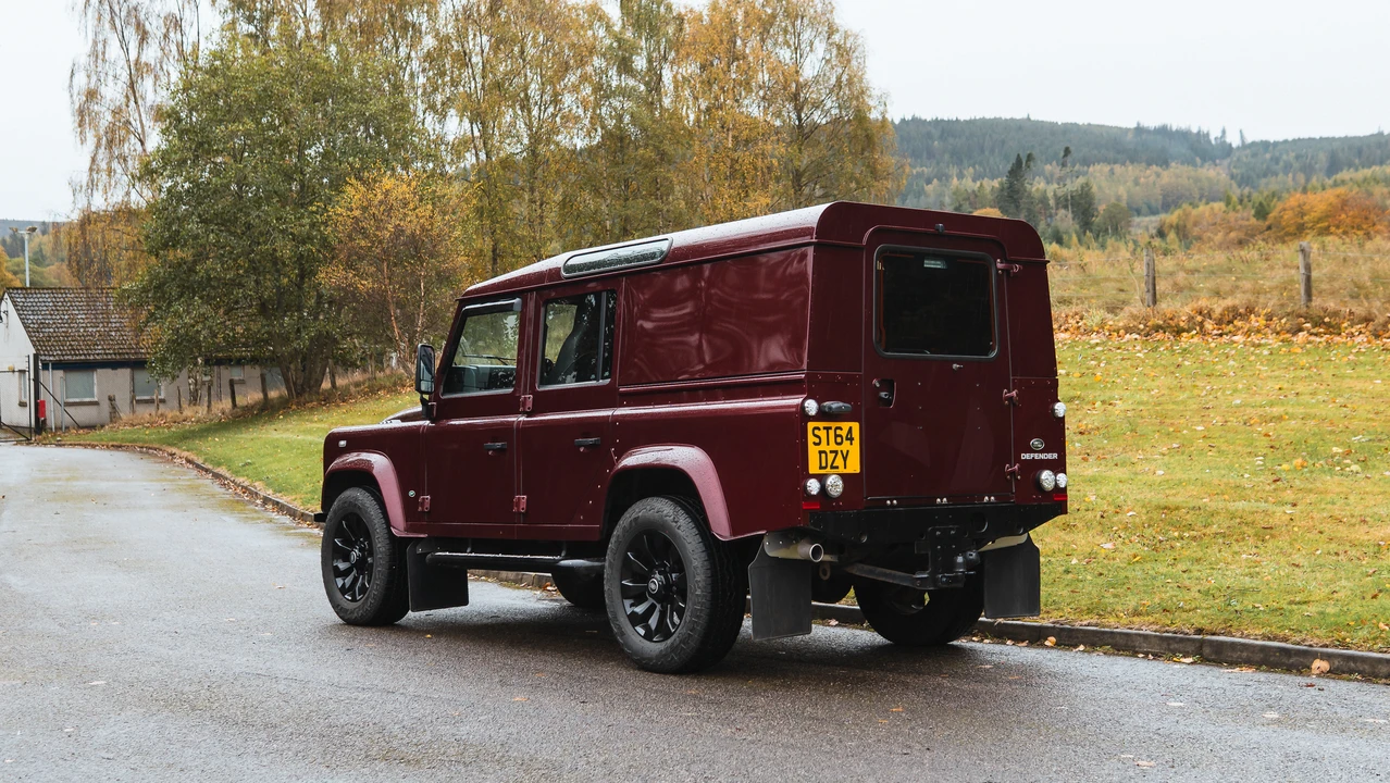 2014 Land Rover Defender 110 - Image 10 of 31
