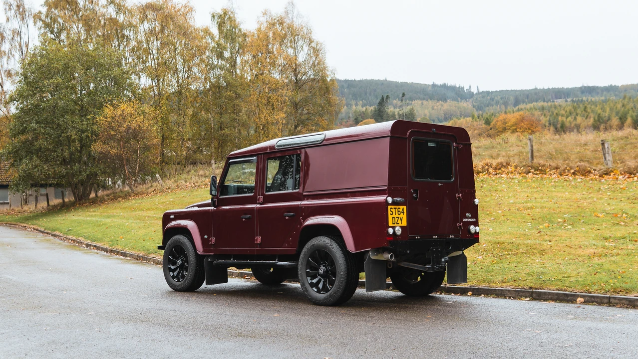 2014 Land Rover Defender 110 - Image 11 of 31