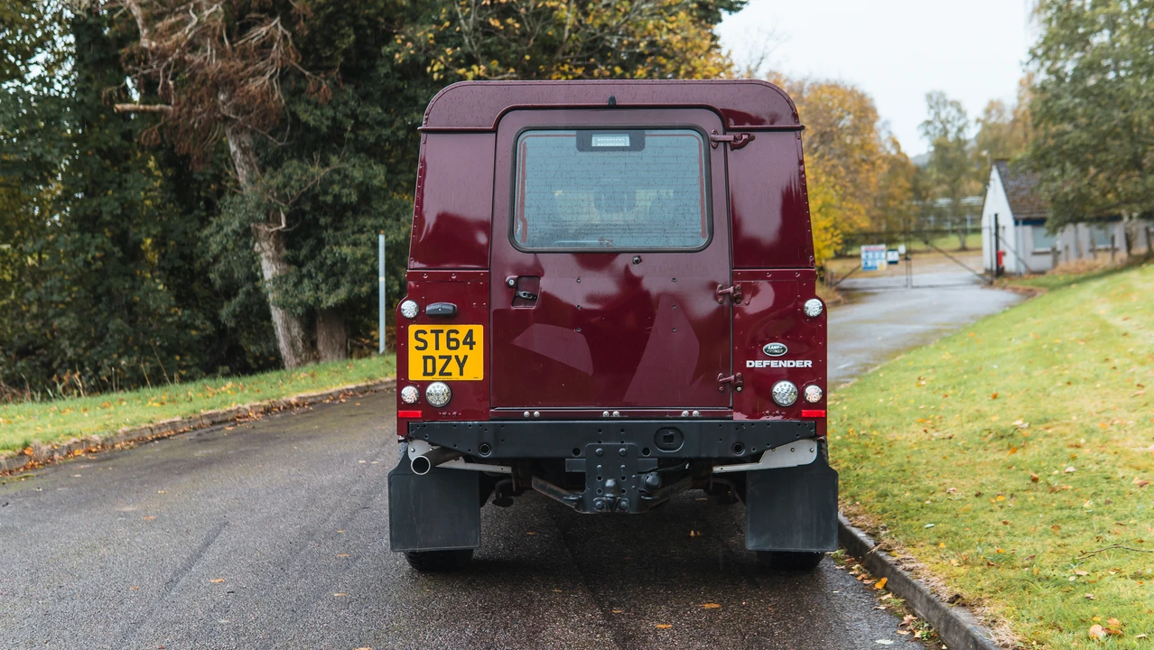 2014 Land Rover Defender 110 - Image 6 of 31