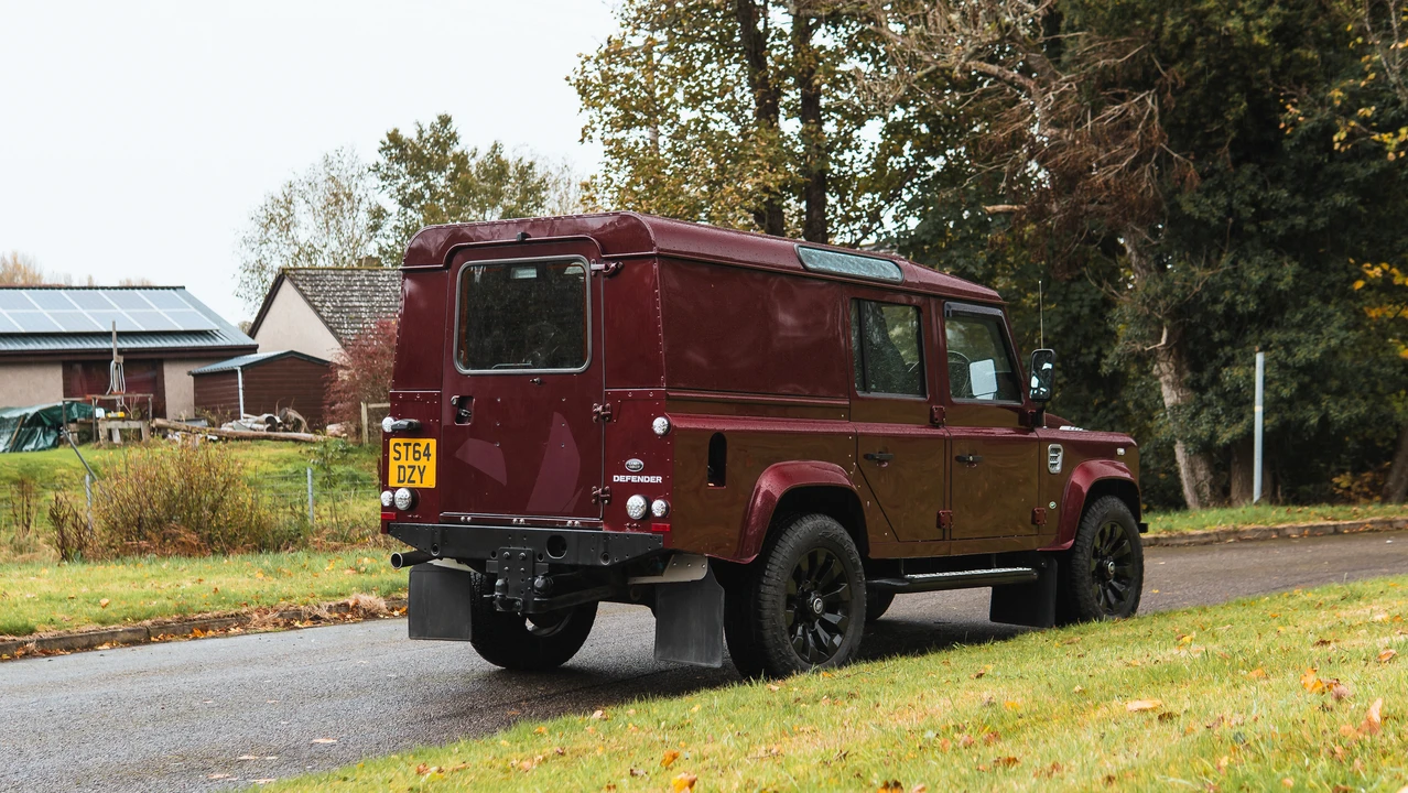 2014 Land Rover Defender 110 - Image 7 of 31