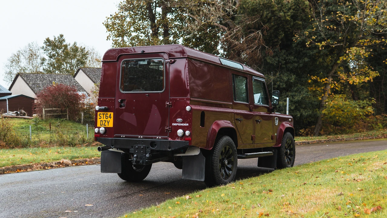 2014 Land Rover Defender 110 - Image 12 of 31