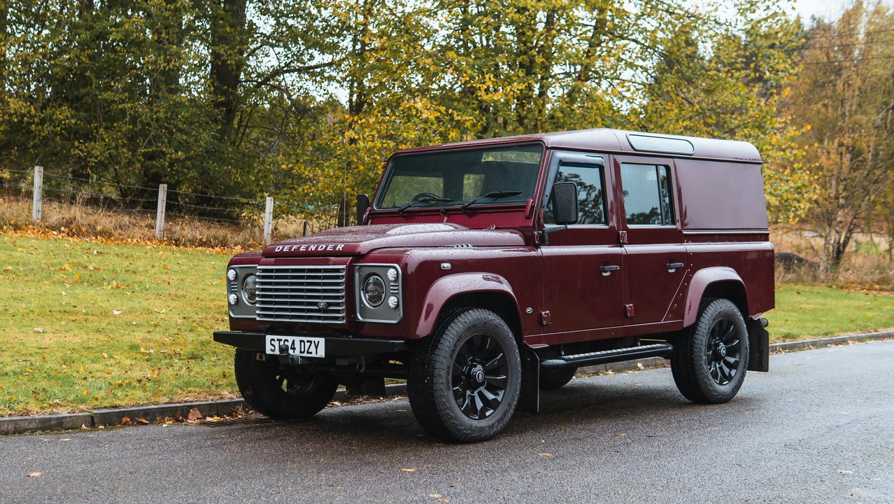 2014 Land Rover Defender 110 - Image 13 of 31
