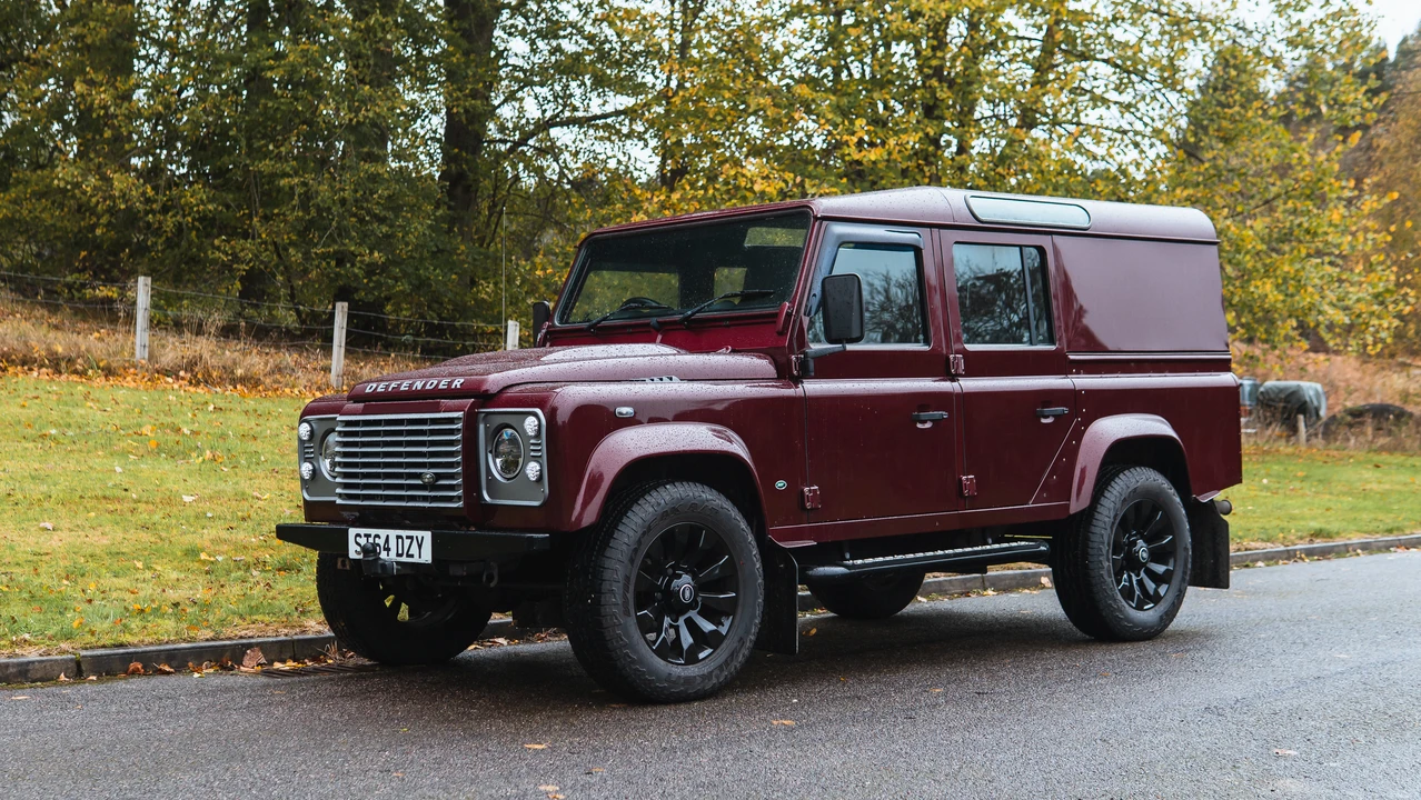 2014 Land Rover Defender 110 - Image 3 of 31