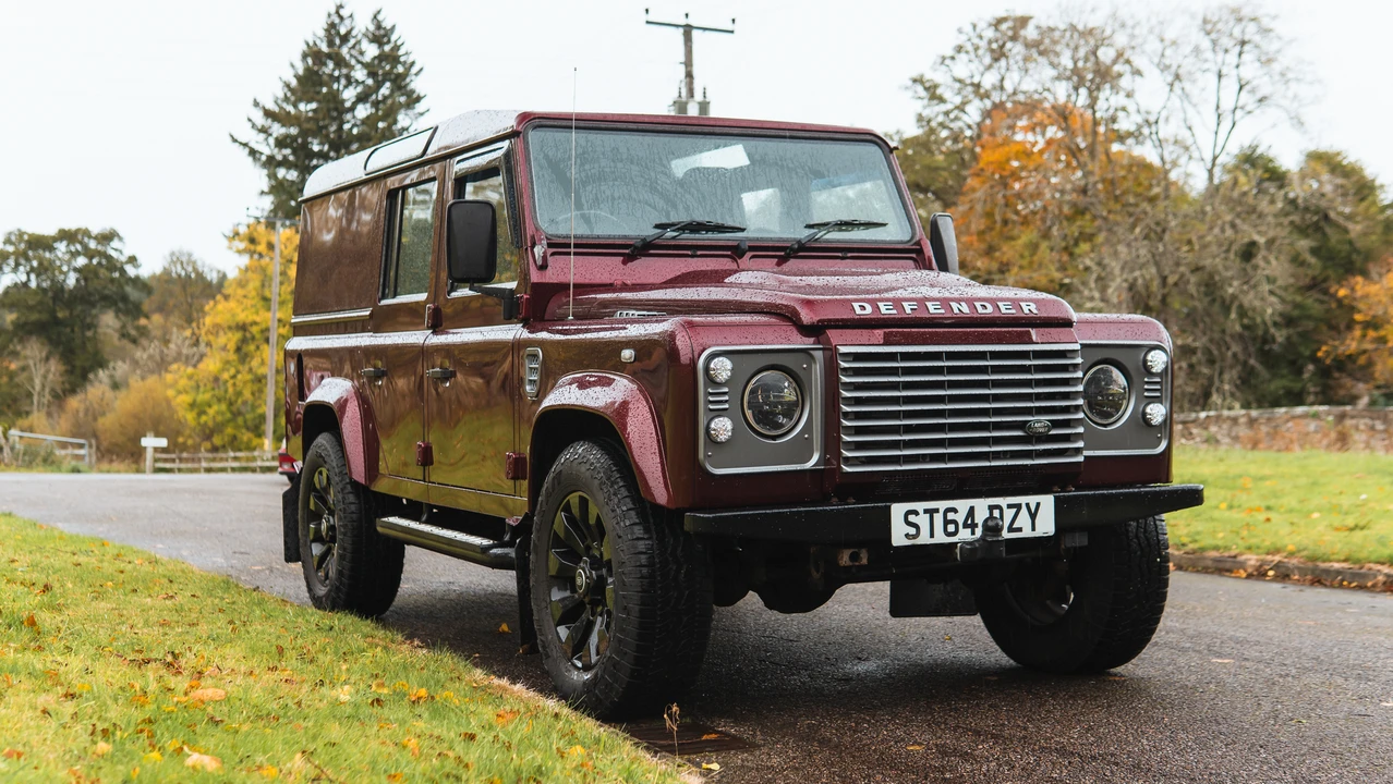 2014 Land Rover Defender 110 - Image 9 of 31