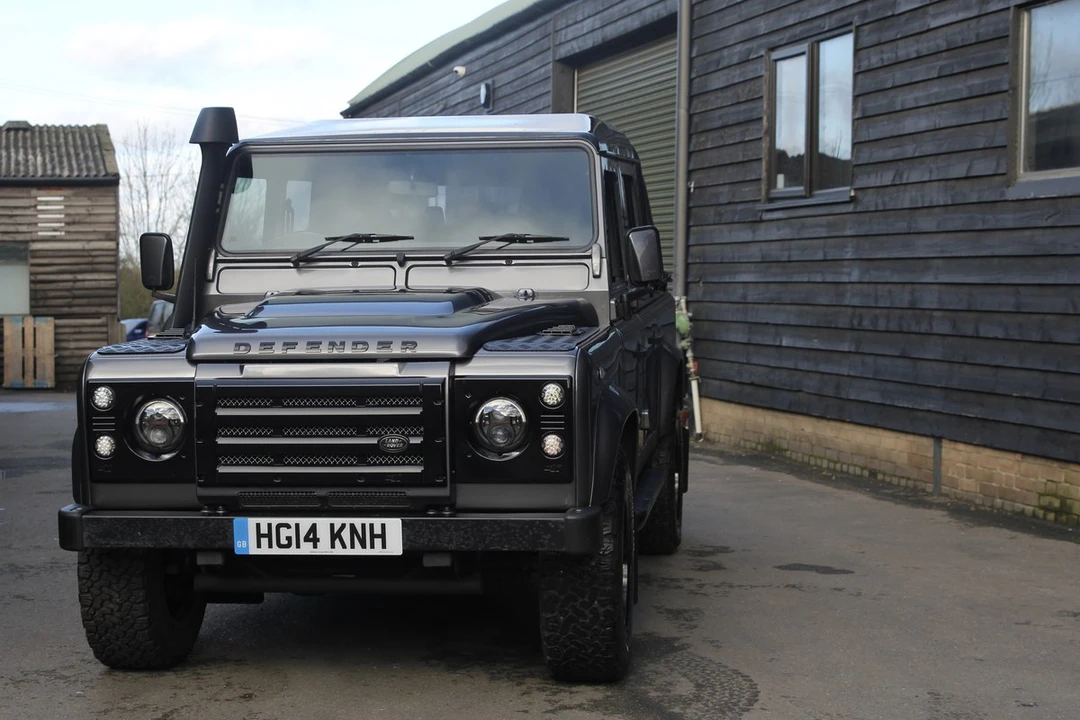 2014 Land Rover Defender 110 - Image 7 of 30