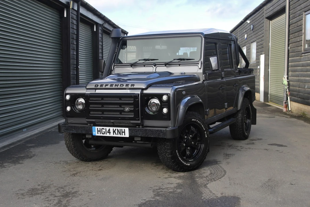 2014 Land Rover Defender 110 - Image 5 of 30