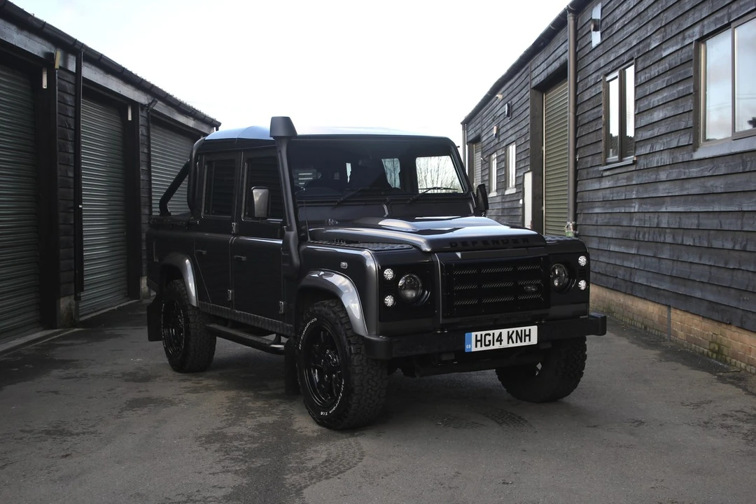 2014 Land Rover Defender 110 - Image 17 of 30