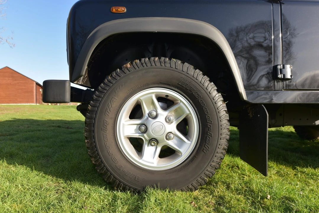 2014 Land Rover Defender 90 - Image 21 of 30