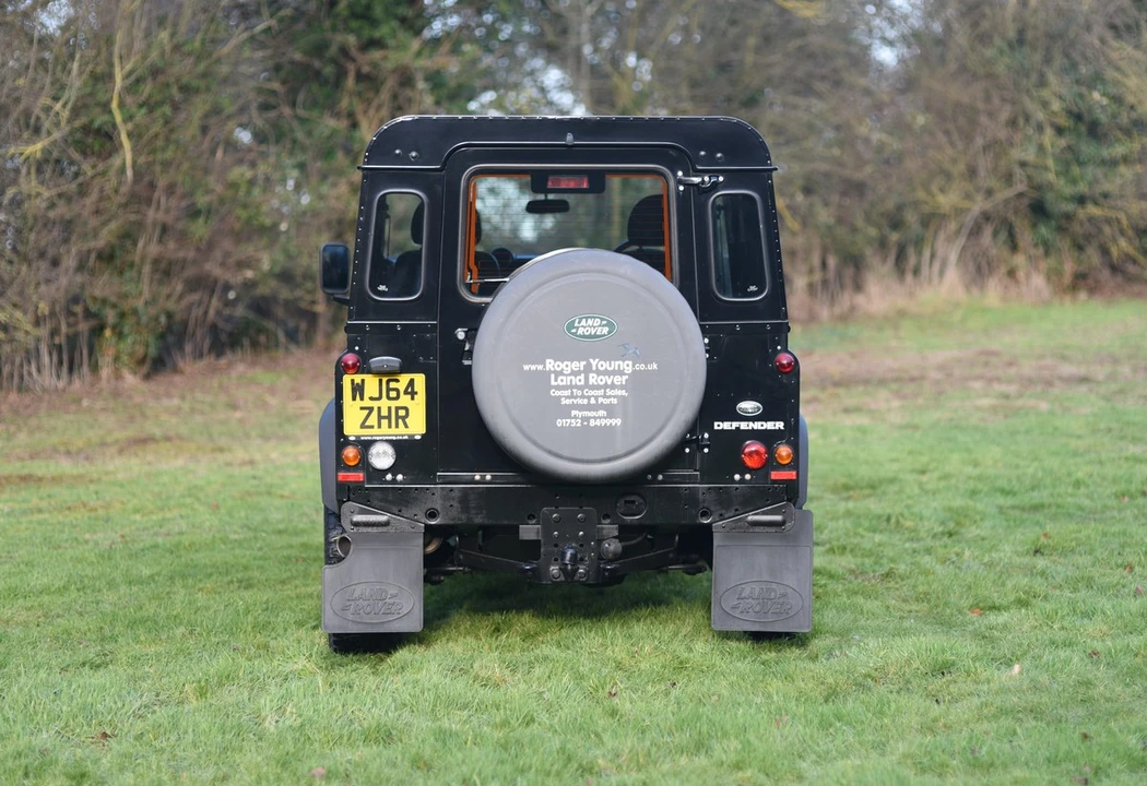 2014 Land Rover Defender 90 - Image 10 of 30