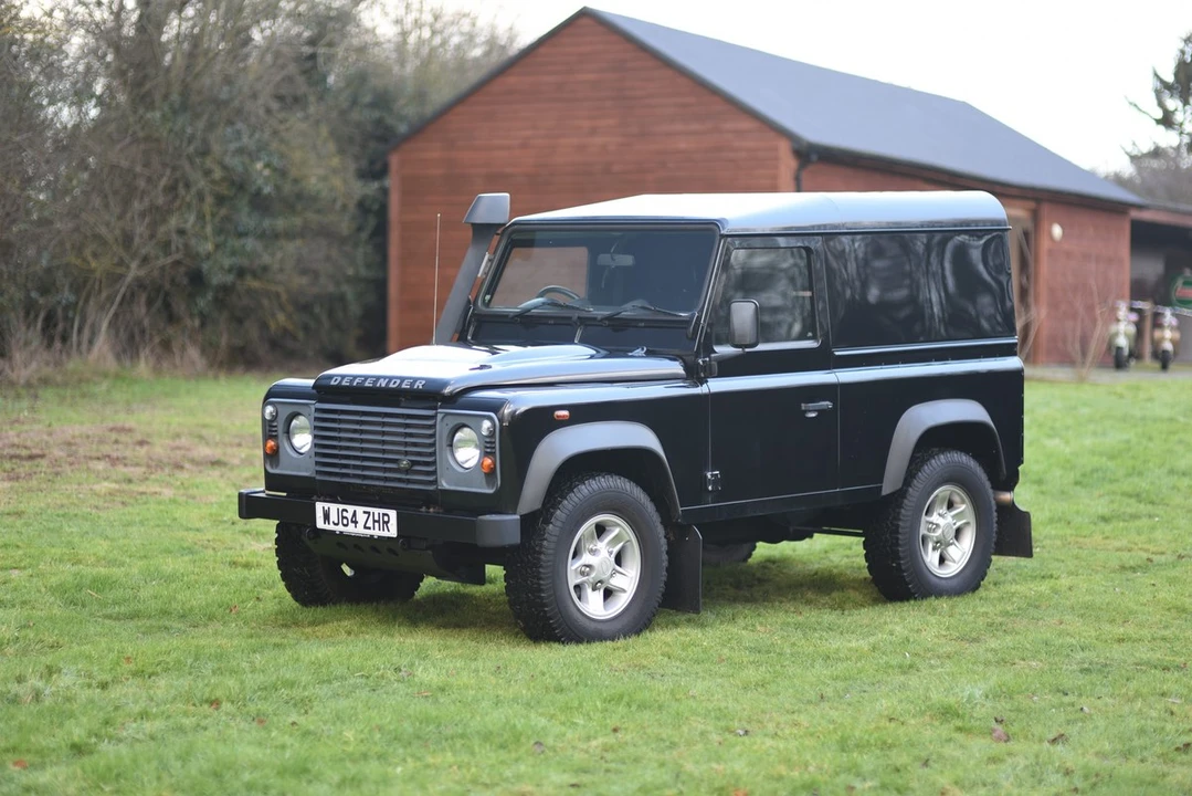 2014 Land Rover Defender 90 - Image 5 of 30