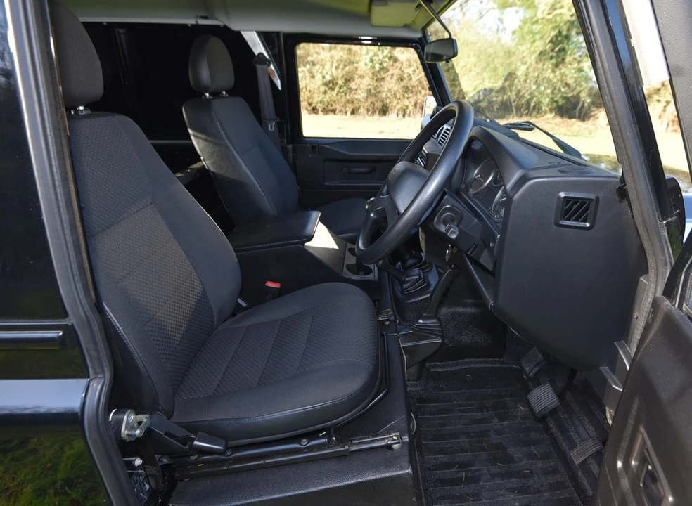 2014 Land Rover Defender 90 - Image 24 of 30