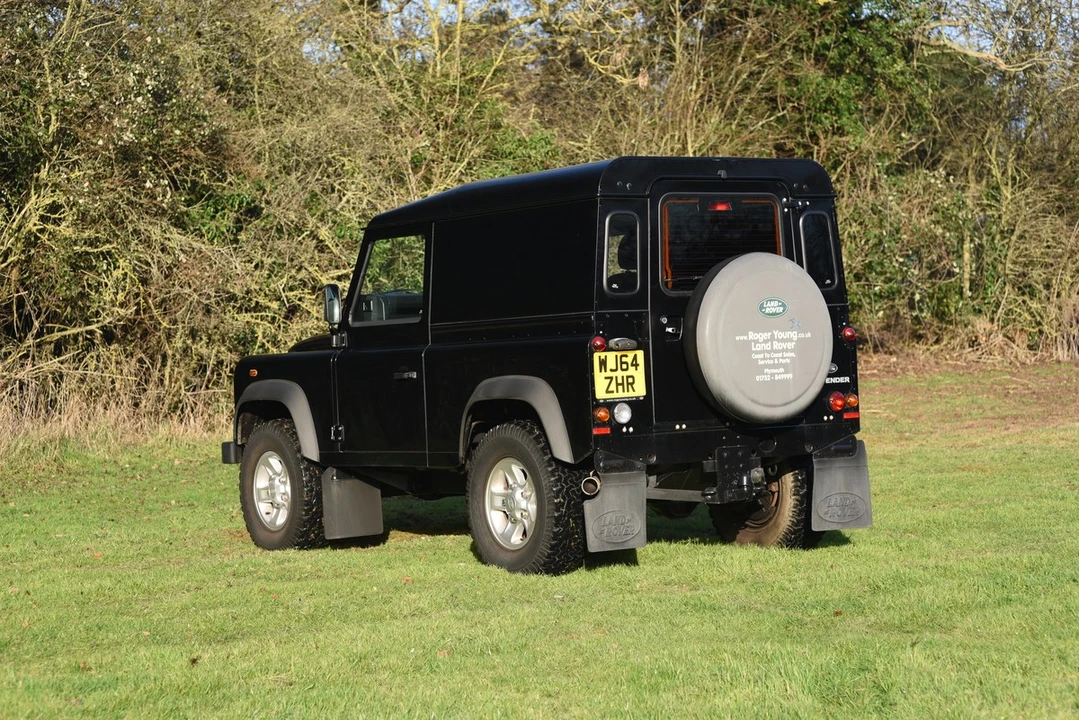 2014 Land Rover Defender 90 - Image 6 of 30