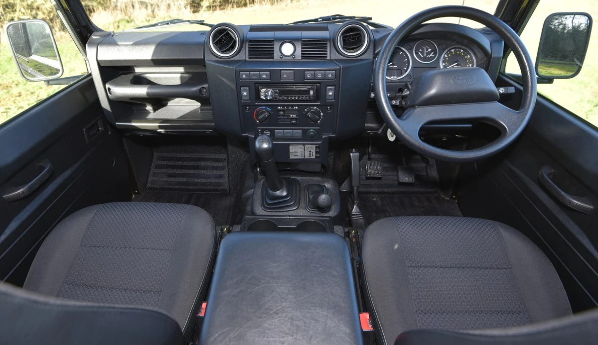 2014 Land Rover Defender 90 - Image 23 of 30