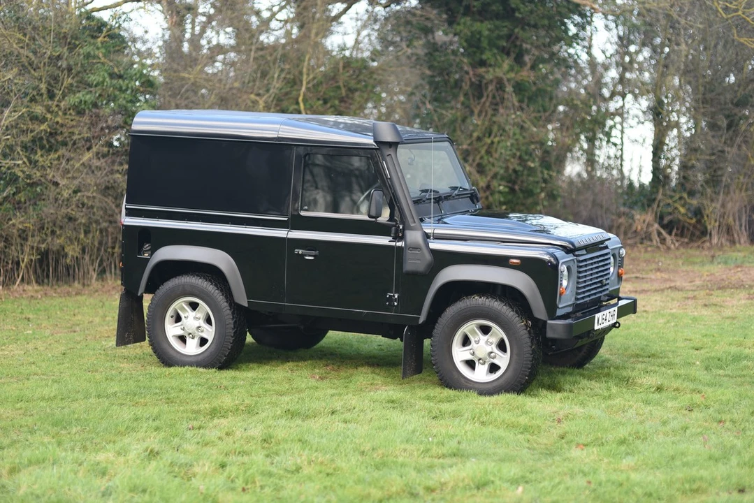2014 Land Rover Defender 90 - Image 13 of 30