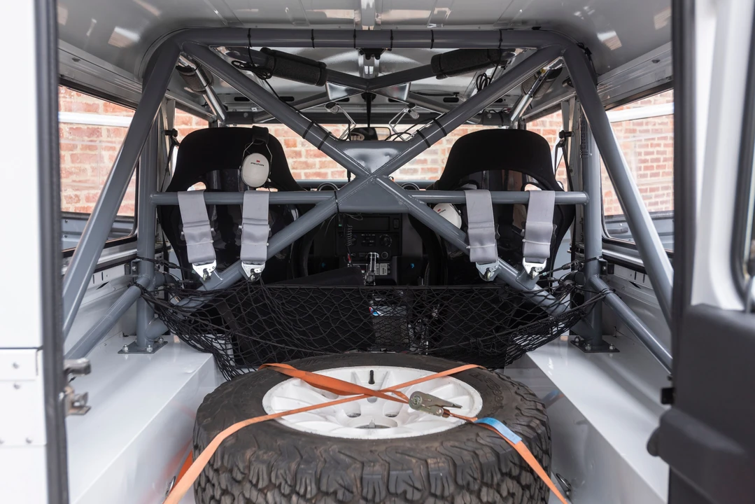 2014 Land Rover Defender 90 - Image 6 of 31