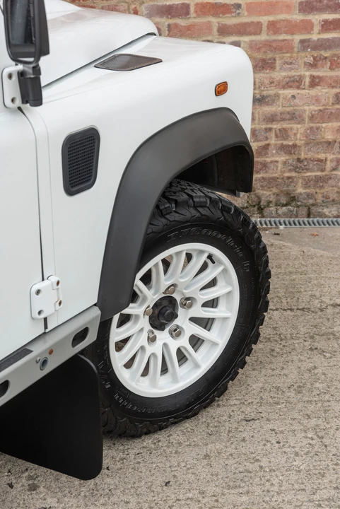2014 Land Rover Defender 90 - Image 22 of 31