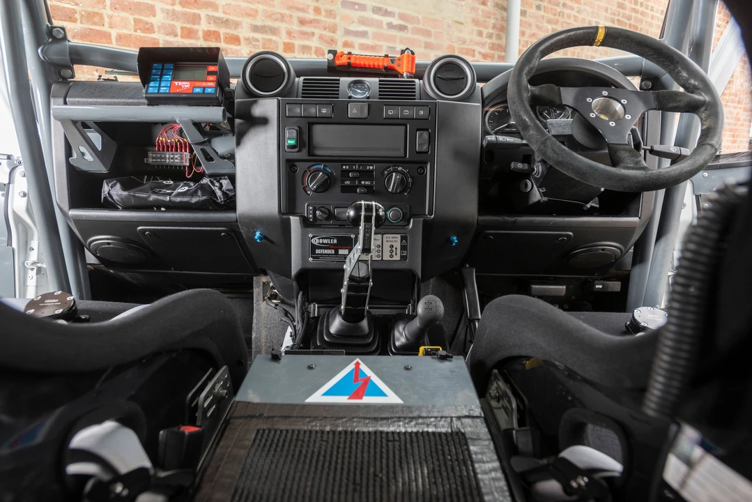 2014 Land Rover Defender 90 - Image 15 of 31
