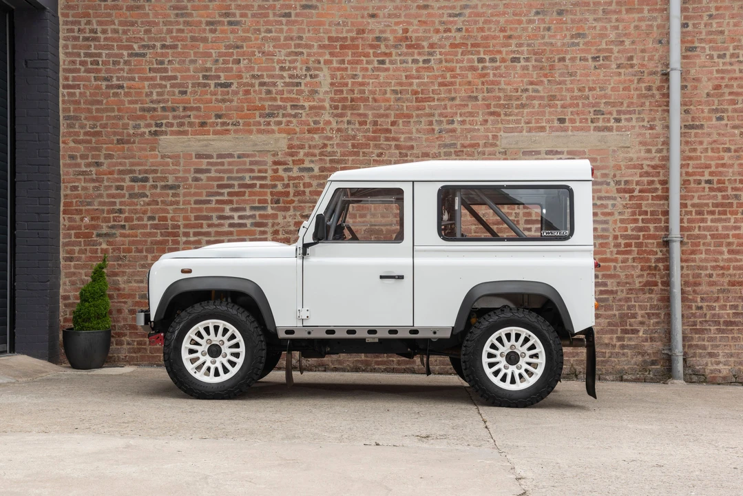 2014 Land Rover Defender 90 - Image 28 of 31