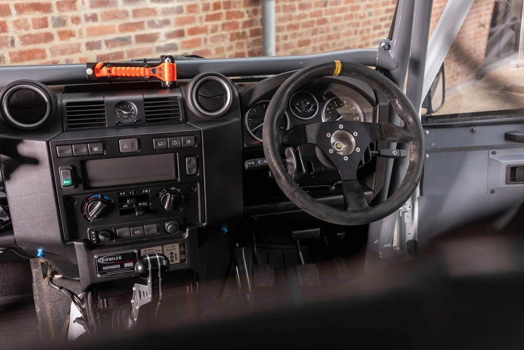 2014 Land Rover Defender 90 - Image 9 of 31