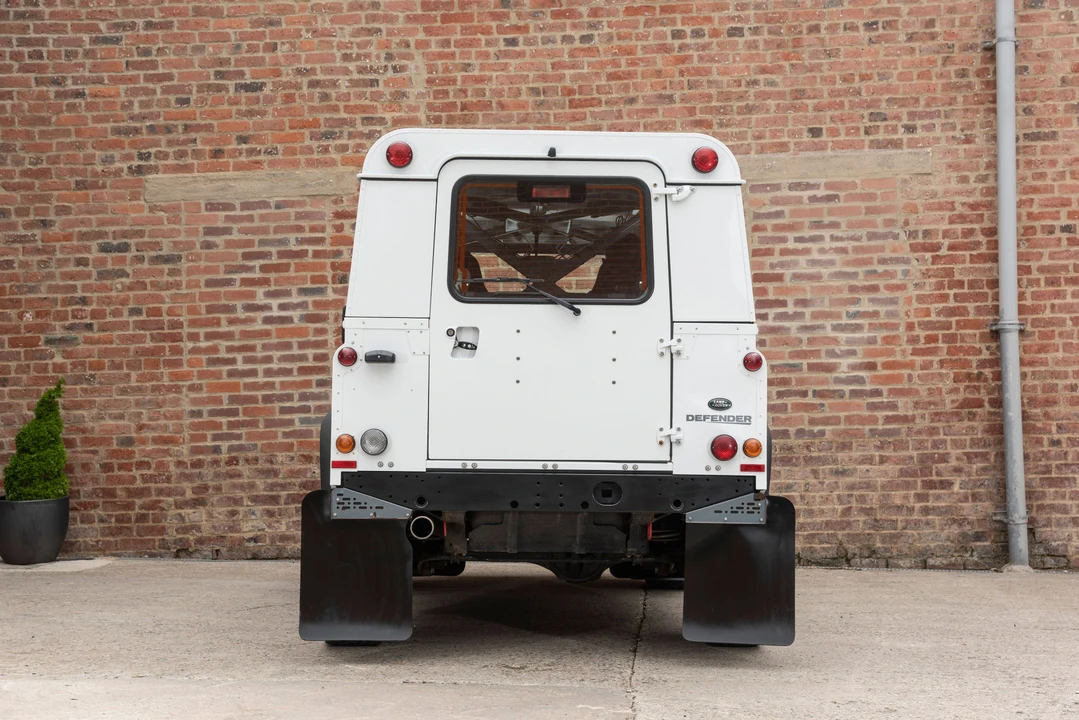 2014 Land Rover Defender 90 - Image 27 of 31