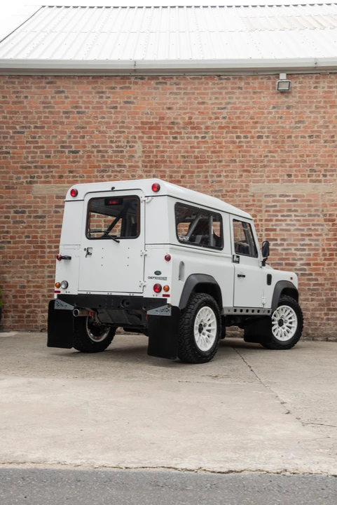 2014 Land Rover Defender 90 - Image 24 of 31