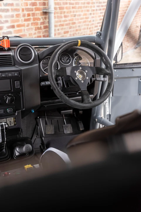 2014 Land Rover Defender 90 - Image 11 of 31