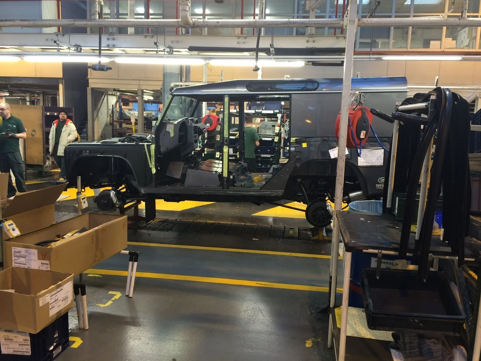 2014 Land Rover Defender 90 - Image 3 of 31