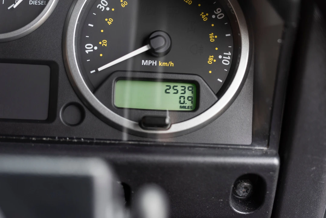 2014 Land Rover Defender 90 - Image 4 of 31