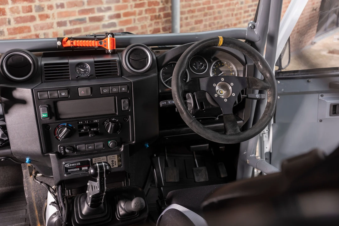 2014 Land Rover Defender 90 - Image 8 of 31