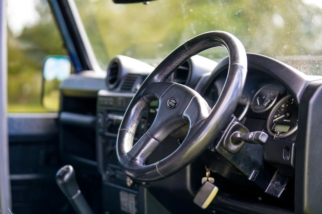 2014 Land Rover Defender 90 - Image 16 of 30