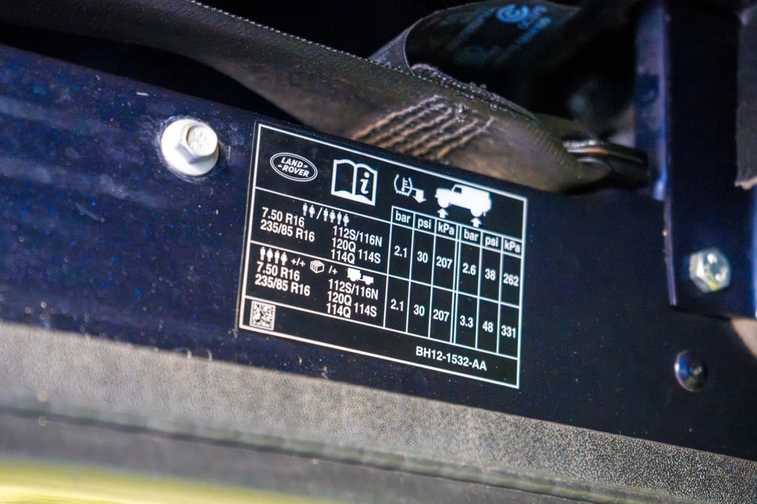 2014 Land Rover Defender 90 - Image 23 of 30