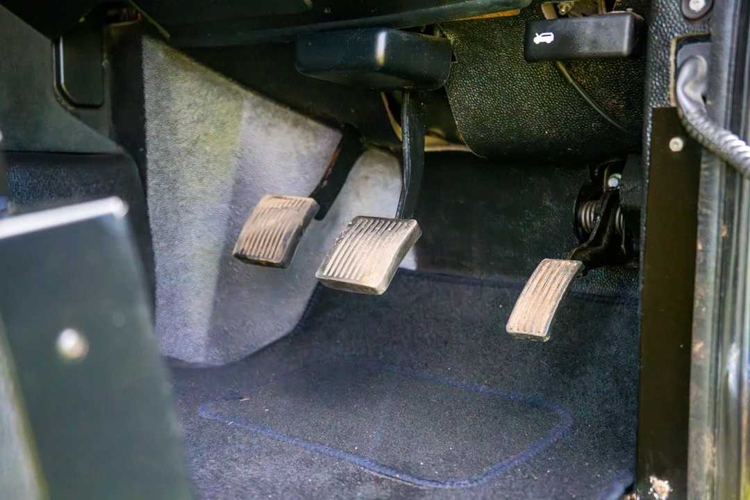 2014 Land Rover Defender 90 - Image 19 of 30