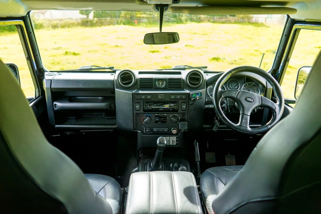 2014 Land Rover Defender 90 - Image 11 of 30