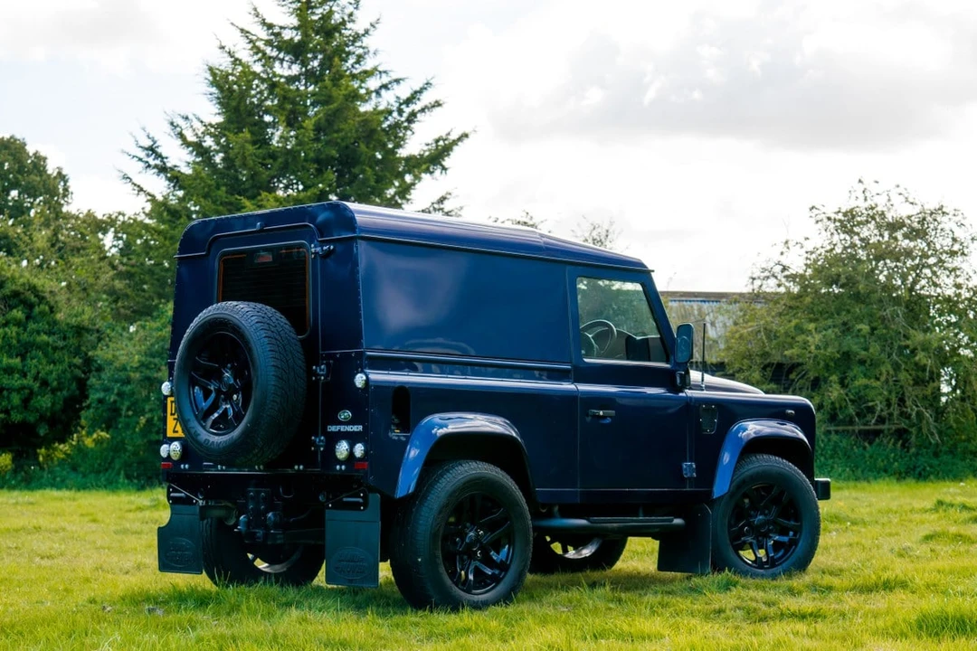 2014 Land Rover Defender 90 - Image 10 of 30