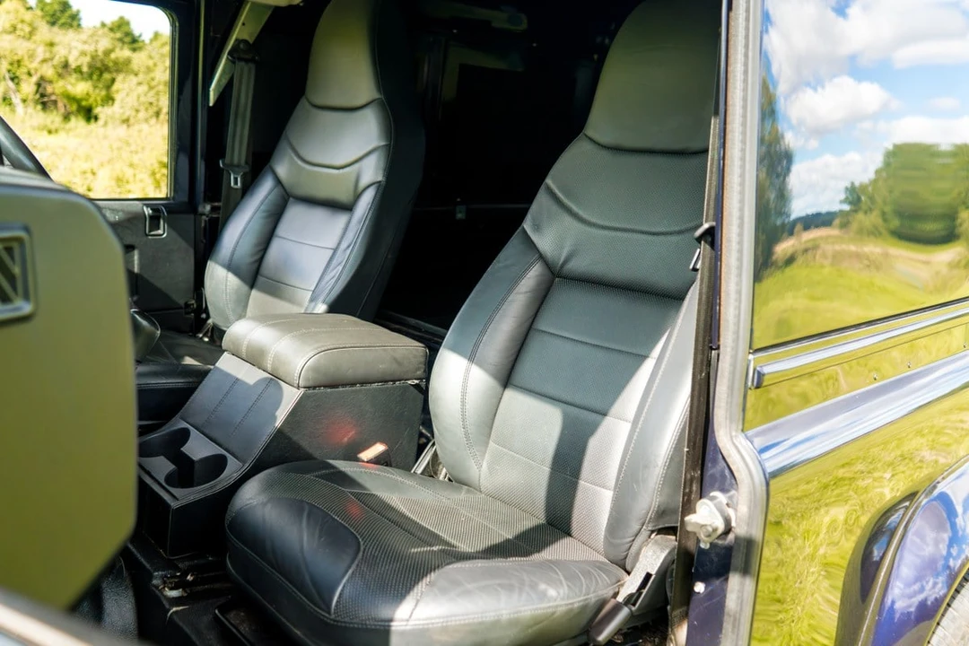 2014 Land Rover Defender 90 - Image 29 of 30