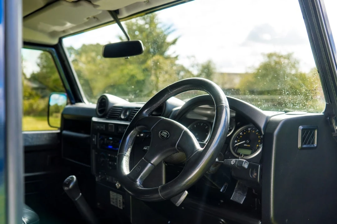 2014 Land Rover Defender 90 - Image 17 of 30