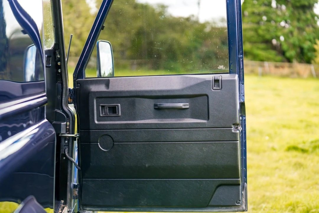 2014 Land Rover Defender 90 - Image 15 of 30