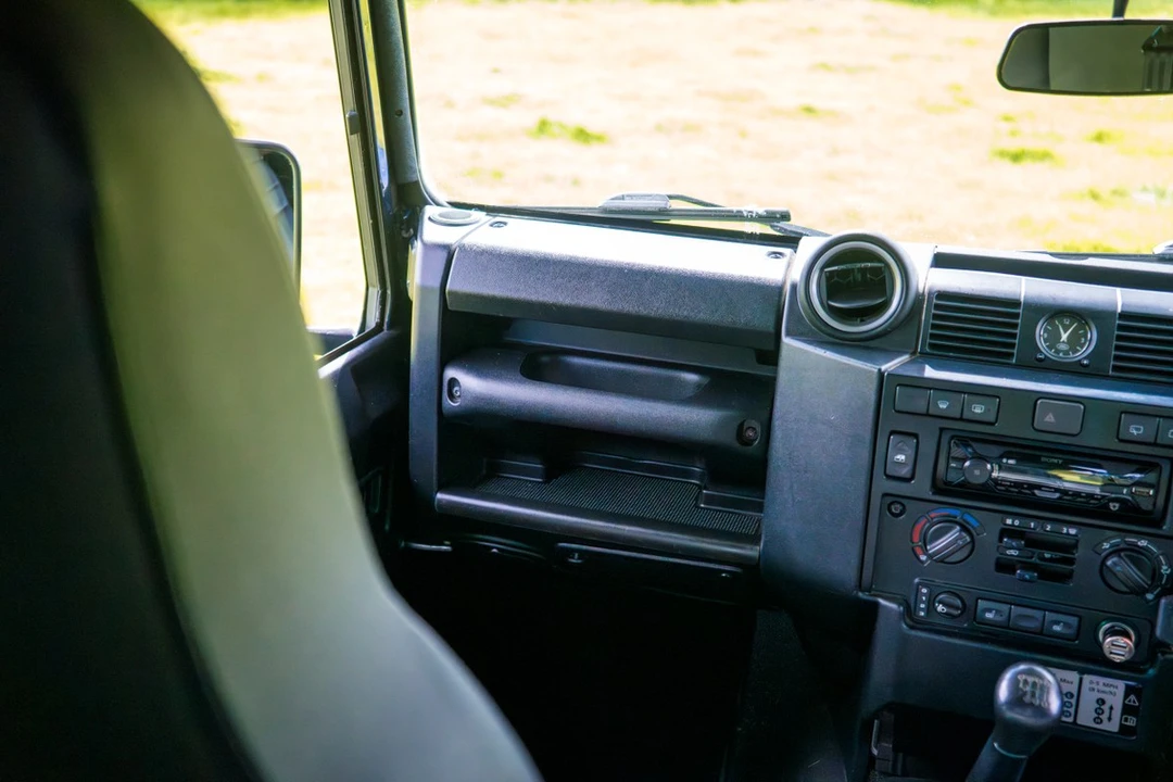 2014 Land Rover Defender 90 - Image 14 of 30