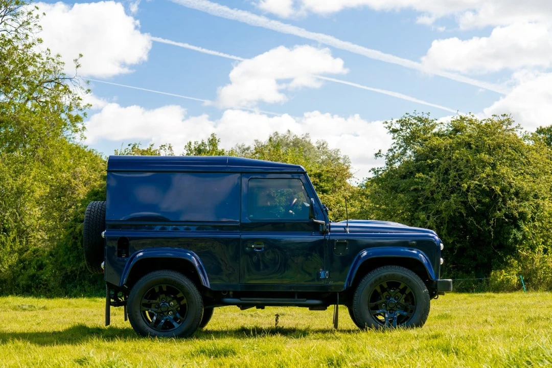 2014 Land Rover Defender 90 - Image 9 of 30