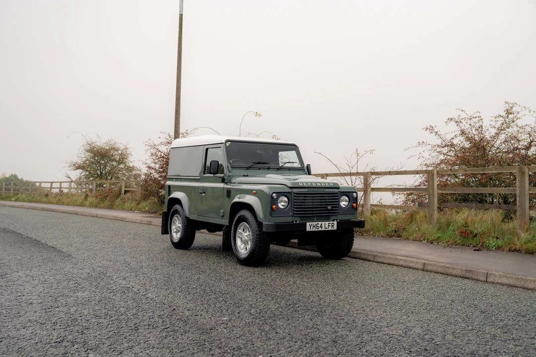 2014 Land Rover Defender 90 - Image 4 of 31