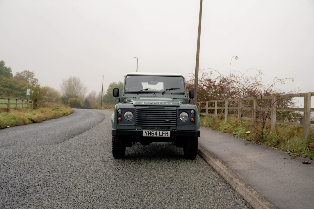 2014 Land Rover Defender 90 - Image 3 of 31