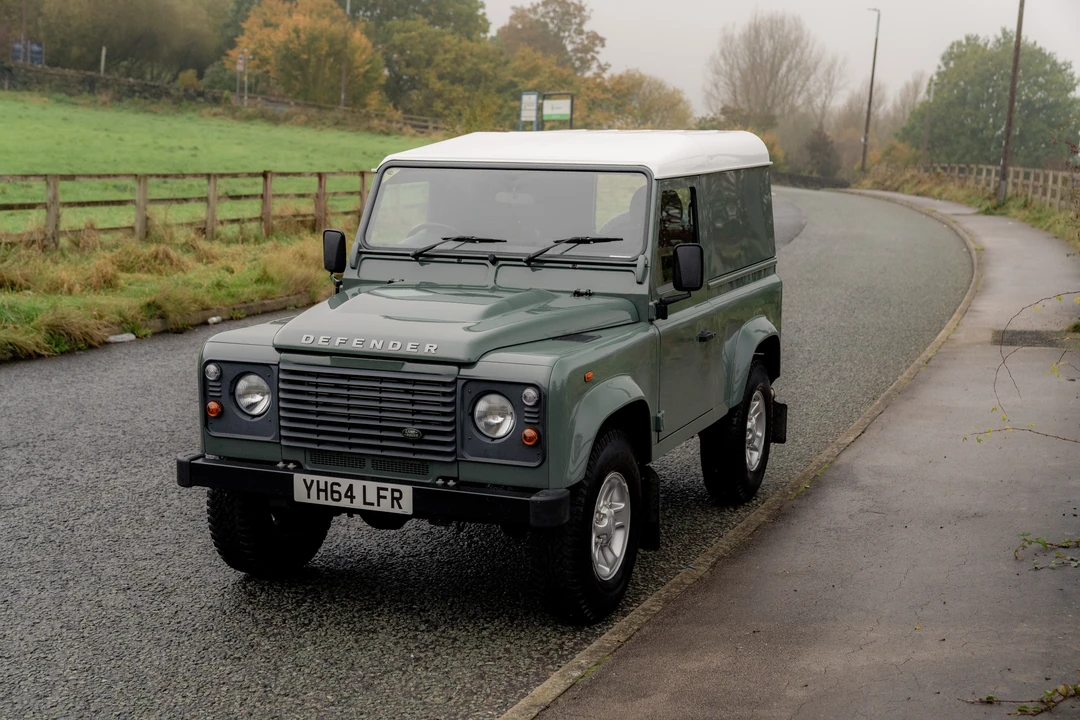 2014 Land Rover Defender 90 - Image 17 of 31