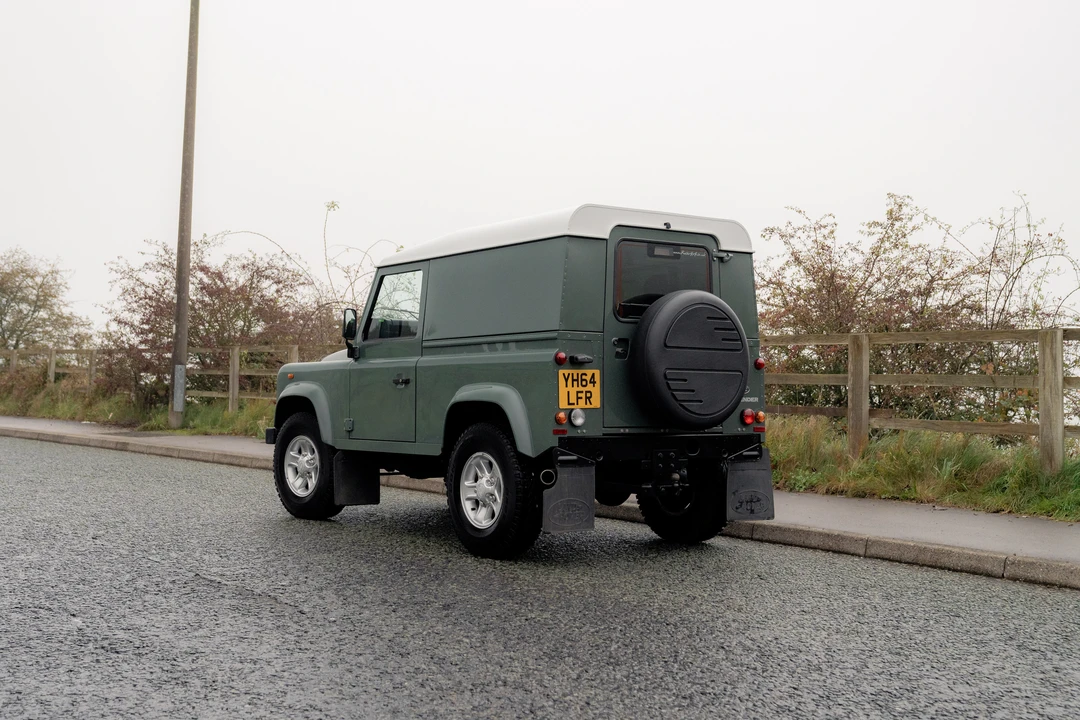 2014 Land Rover Defender 90 - Image 8 of 31